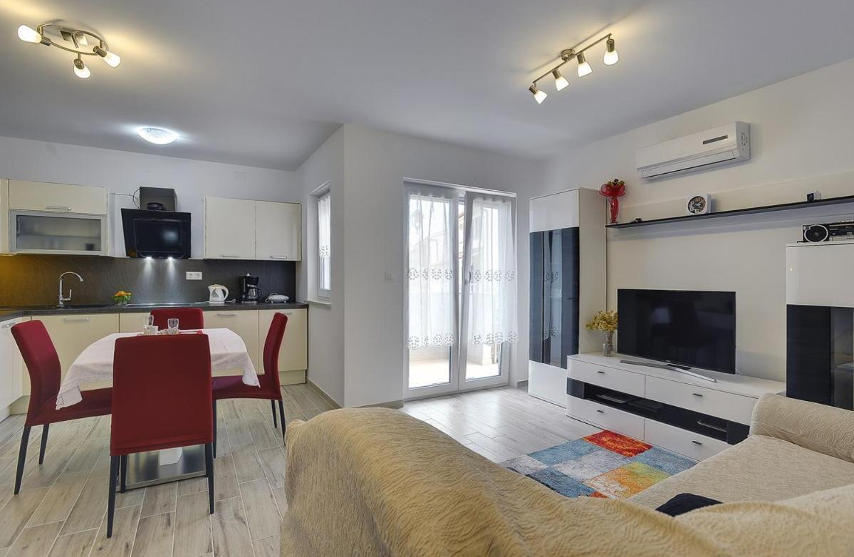 Apartments Elviana Пула Екстериор снимка